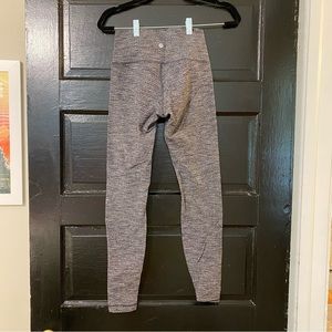 Lululemon wunder under hi rise size 4 black/grey herringbone